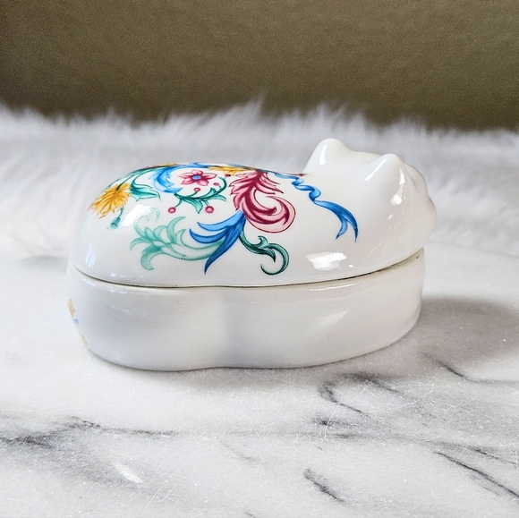 Vintage Palais De Versailles Elizabeth Arden Sleeping Cat Kitten Trinket Box - Picture 3 of 12